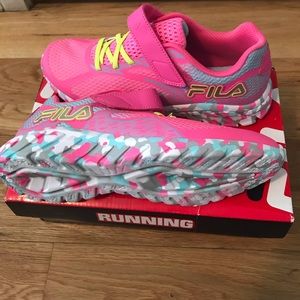 NIB Fila Primeforce 4 Strap Mashup Sneakers Kids 7